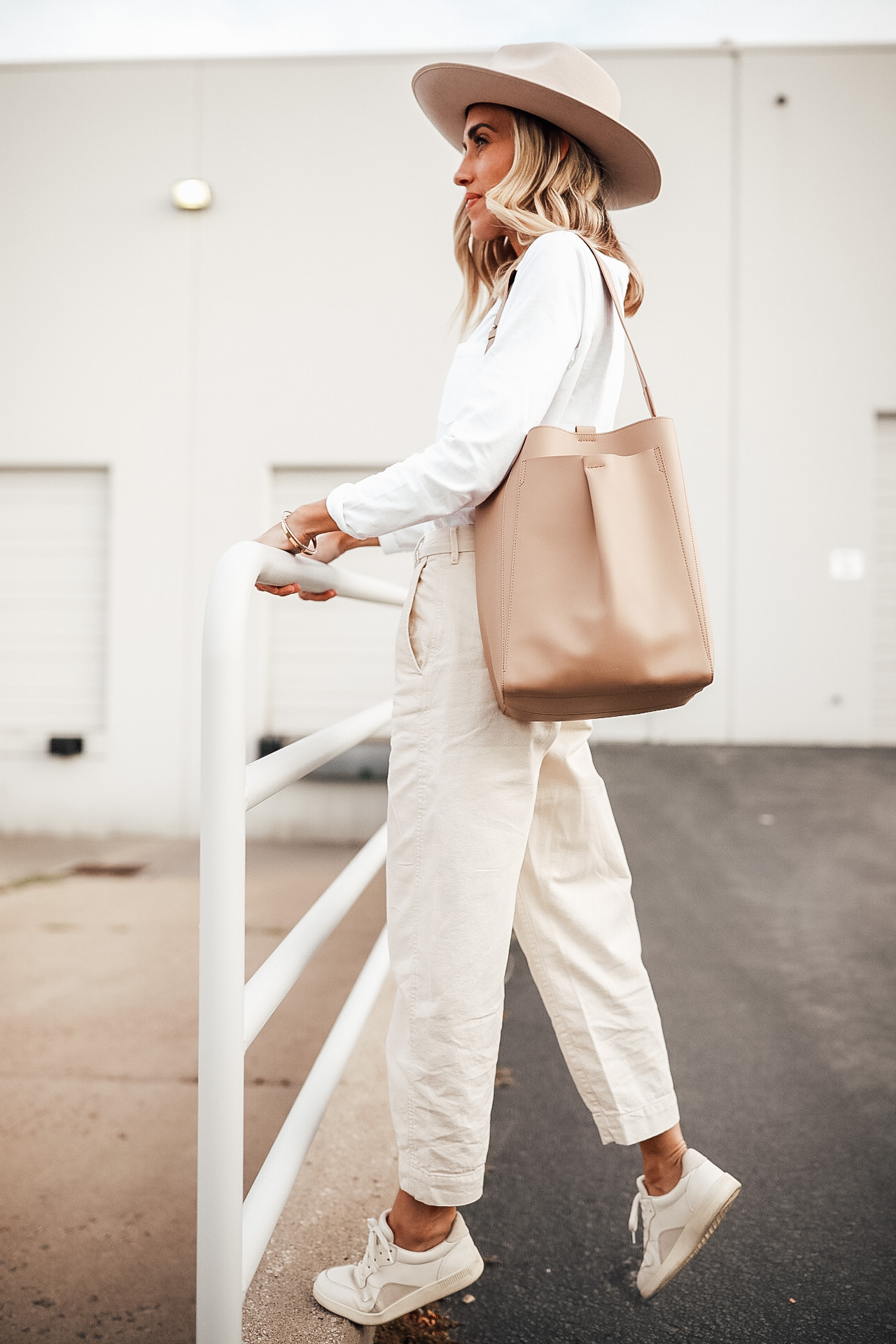 Everlane Studio Bag Review - Sizing, Quality & What Fits - whatveewore